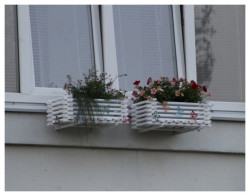 Ящик для цветов, уличный с кронштейнами крепления - фото